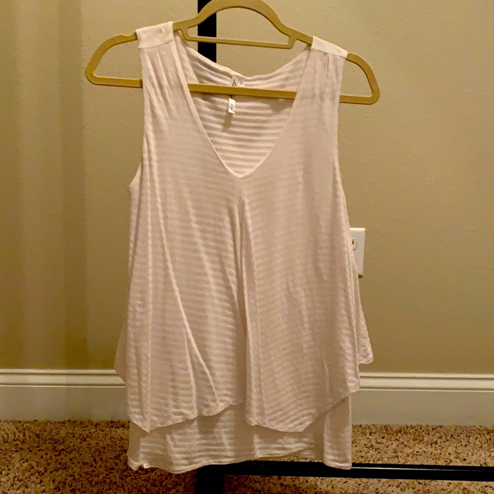 Super cute summer top! ☀️